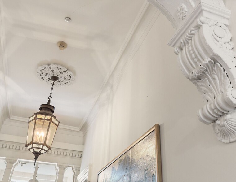 More Photos Of 2111 Dauphine St, New Orleans Hotel For Sale