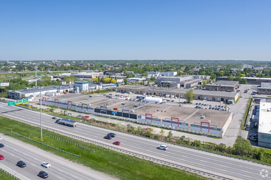 More Photos Of 650-840 Boul Du Curé-Boivin, Boisbriand Distribution For Lease