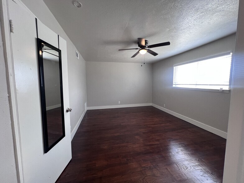 More Photos Of 2211 S Vernon Ave, Dallas Apartments For Sale