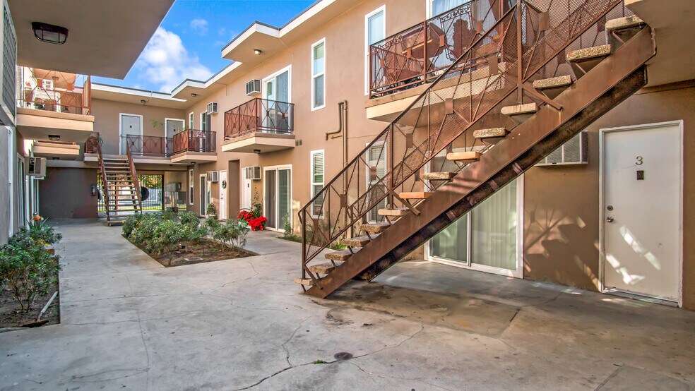 More Photos Of 423 N Harvard Blvd, Los Angeles Apartments For Sale