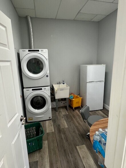 More Photos Of 4410 W Hillsborough Ave, Tampa Storefront Retail Office For Lease