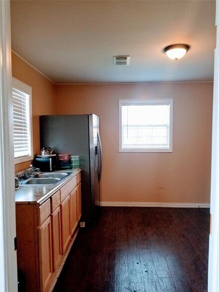 More Photos Of 5424 4th St, Katy Office For Sale