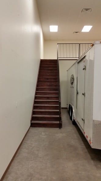 More Photos Of 5829 W Sam Houston Pky N, Houston Light Distribution For Lease