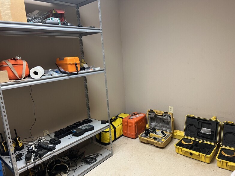 More Photos Of 307 E Main St, Hallsville Light Distribution For Lease