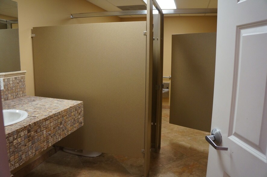 More Photos Of 2990 Gulf Breeze Pky, Gulf Breeze Medical For Lease