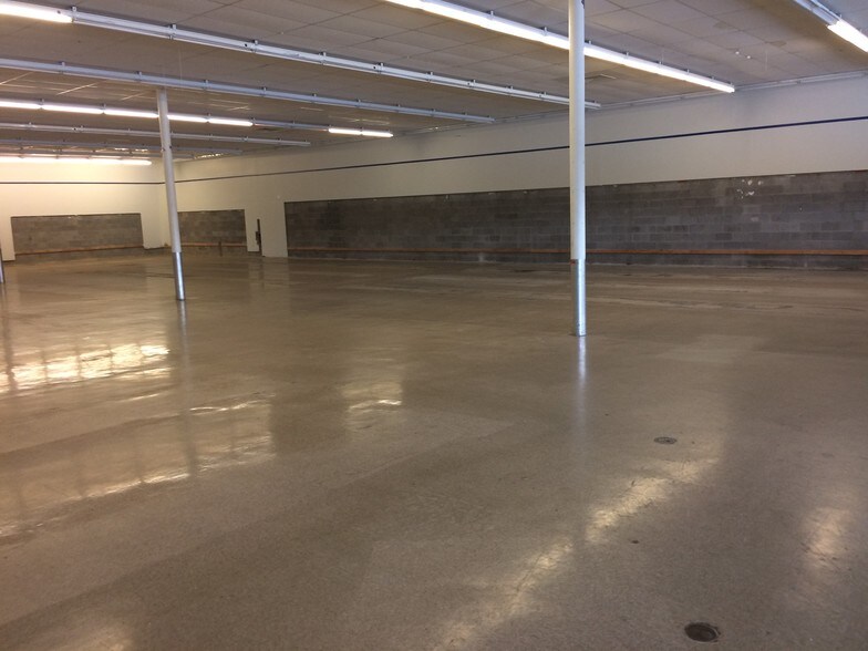 More Photos Of 7327-7333 Peppers Ferry Blvd, Radford Storefront For Lease