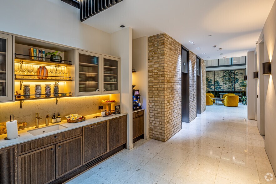 More Photos Of 75 Grosvenor St, London Coworking Space