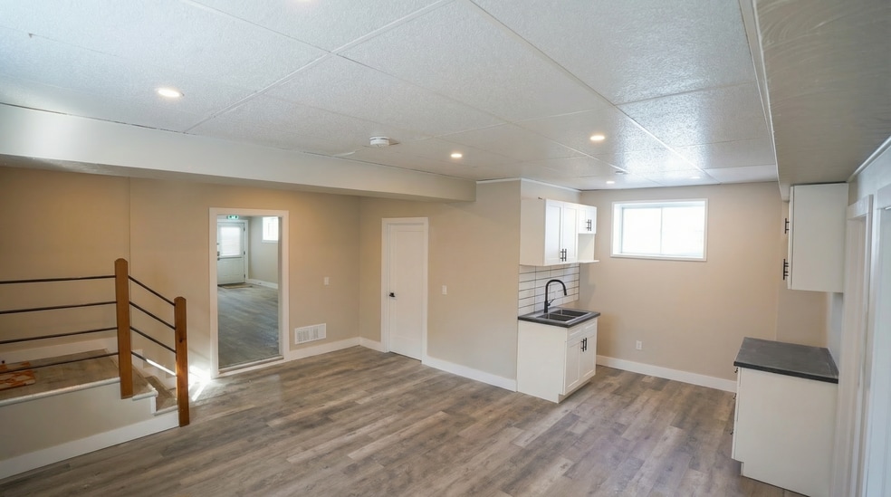 More Photos Of 39 Shade St, Cambridge General Retail For Lease