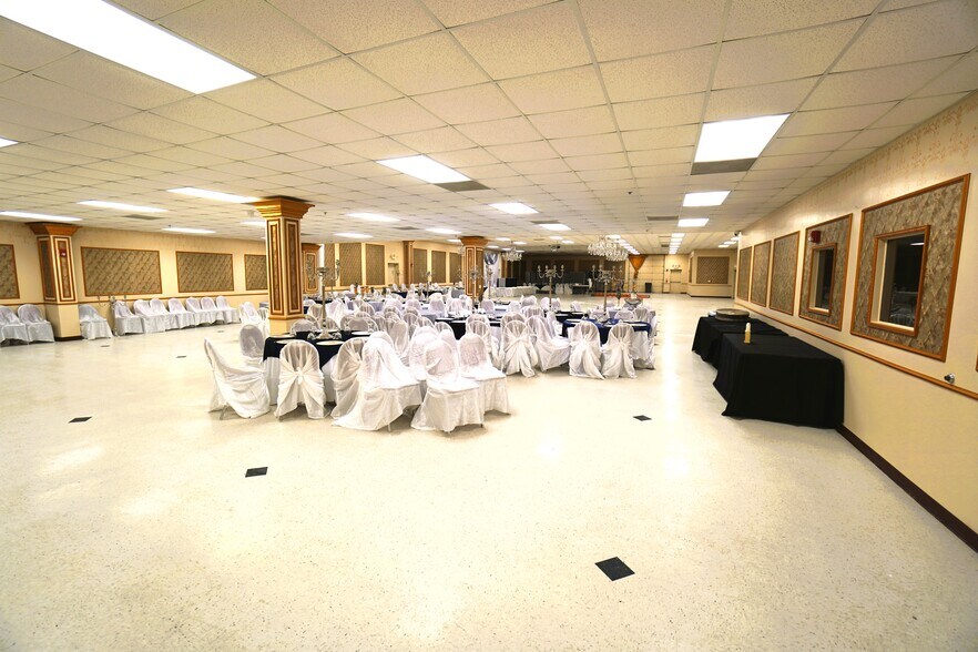 More Photos Of 5800 Airline Dr, Houston Flex For Lease