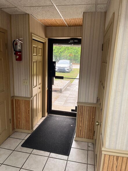 More Photos Of 5013 Park St, Jacksonville Auto Repair For Sale
