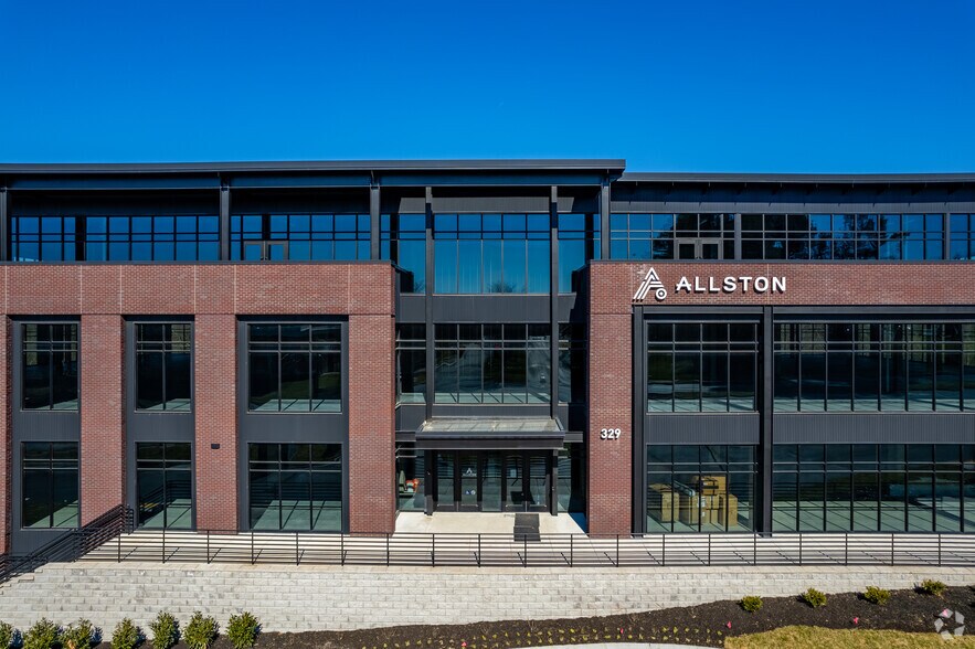 More Photos Of 329 S Royal Oaks Blvd, Franklin Medical For Sale