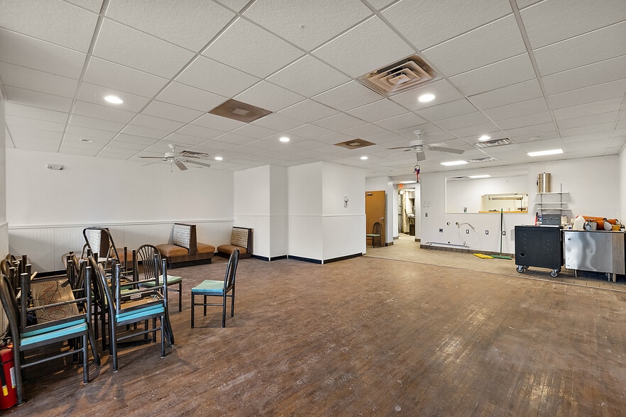 More Photos Of 23700 Harper Ave, Saint Clair Shores Restaurant For Lease