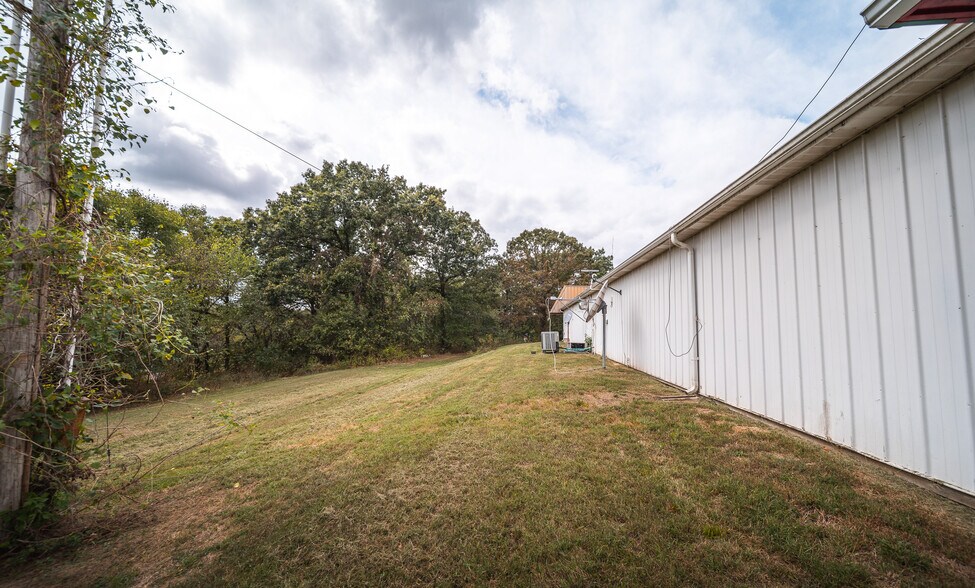 More Photos Of 29176 MO-7, Edwards General Retail For Sale