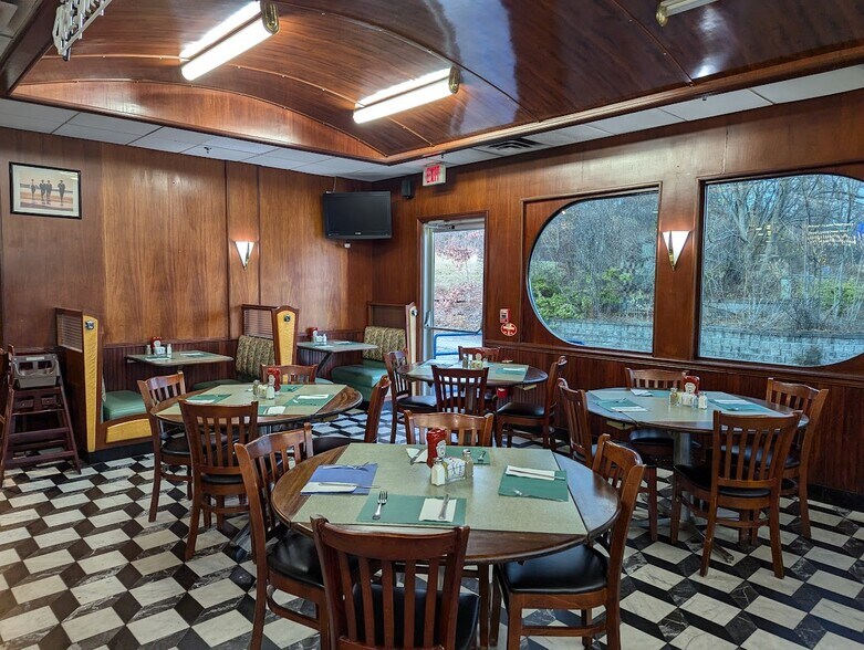 More Photos Of 909 Union Ave, New Windsor Township Restaurant For Sale