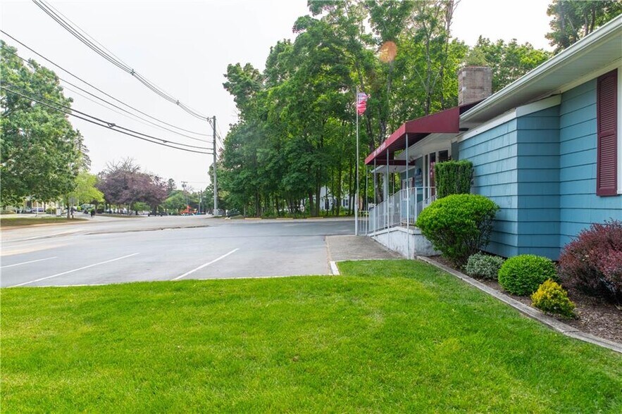 More Photos Of 5393 Post Rd, East Greenwich Office For Sale