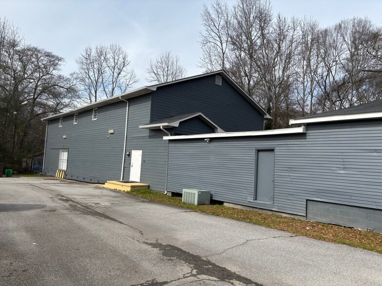 More Photos Of 1304 S Broad St, Monroe Flex For Lease