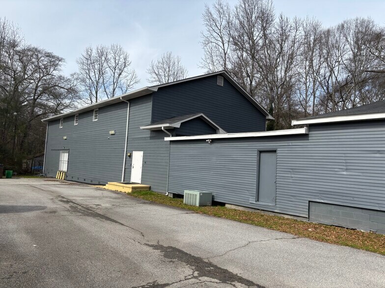 More Photos Of 1304 S Broad St, Monroe Flex For Lease