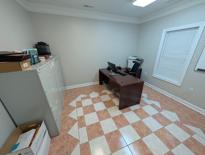 More Photos Of 6511 Creedmoor Rd, Raleigh Office For Lease