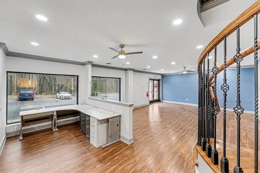 More Photos Of 670 Cambridge St, Fredericksburg Warehouse For Lease