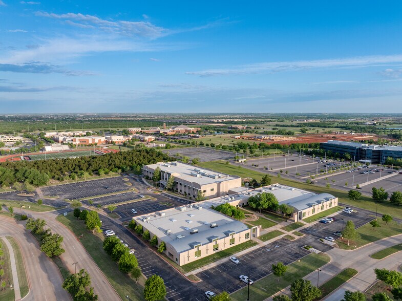 More Photos Of 3201 Quail Springs Pky, Oklahoma City Office For Lease