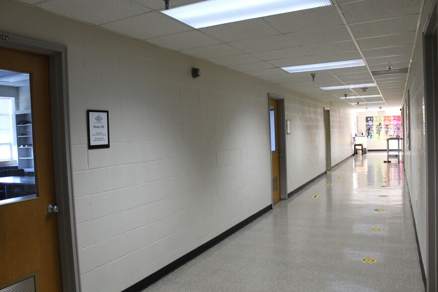 More Photos Of 401 W Poplar St, Elizabethtown Religious Facility For Sale
