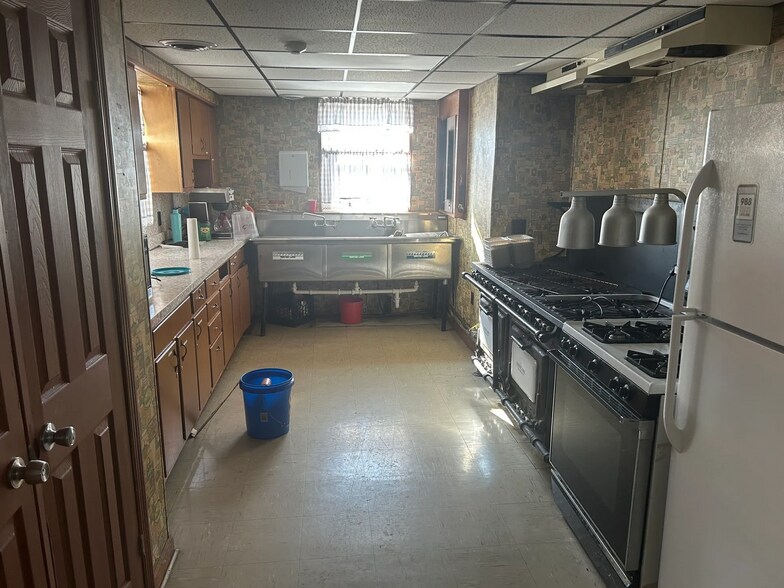 More Photos Of 122 1st Ave, Waterford Flex For Sale