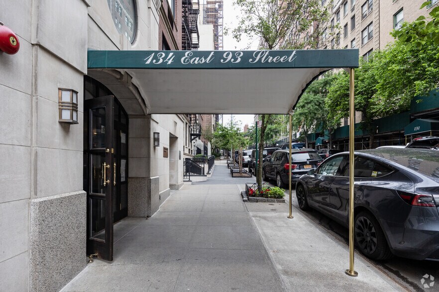 More Photos Of 1410-1418 Lexington Ave, New York Apartments For Lease