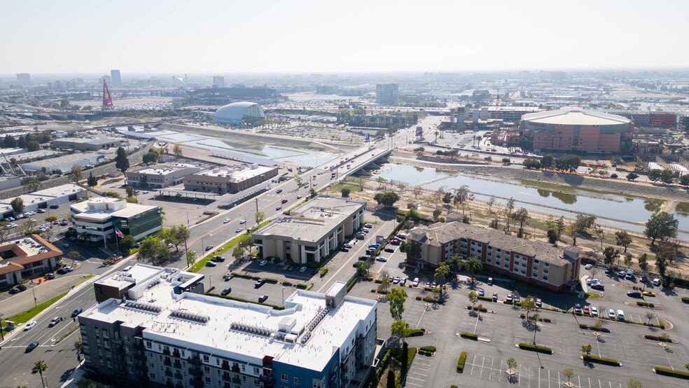 More Photos Of 1855 W Katella Ave, Orange Office Residential For Lease