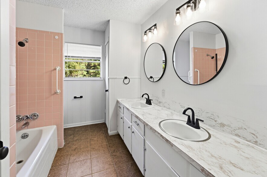 More Photos Of 19470 US Highway 69 N, Lindale Flex For Lease