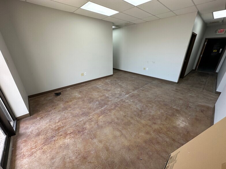 More Photos Of 2708 S County Road 1242, Midland Warehouse For Lease