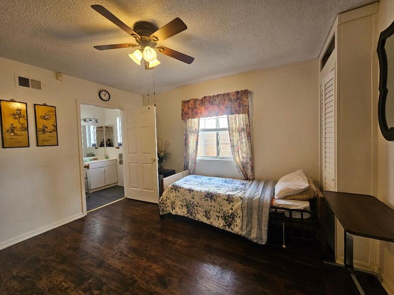 More Photos Of 17441 Hiawatha St, Granada Hills Assisted Living For Sale