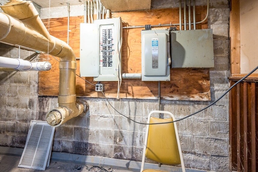 More Photos Of 236 E Maine St, Amboy Specialty For Sale