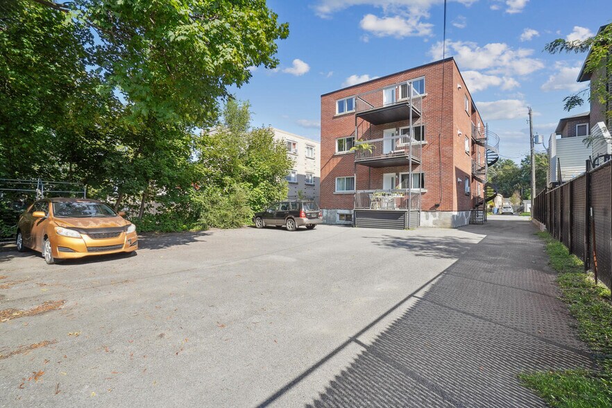 More Photos Of 1290 Rue La Salle, Longueuil Apartments For Sale