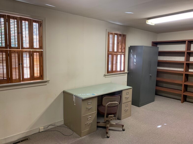 More Photos Of 6403 Mallory Dr, Richmond Office For Sale