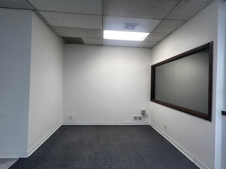More Photos Of 9957-9959 S Roberts Rd, Palos Hills Medical For Lease