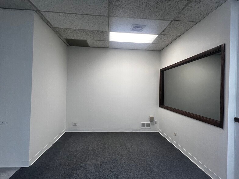 More Photos Of 9957-9959 S Roberts Rd, Palos Hills Medical For Lease