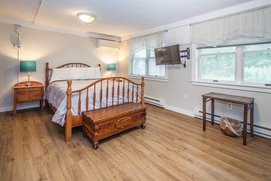 More Photos Of 78 Cream Hill Rd, Mendon Hospitality For Sale