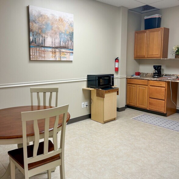 More Photos Of 500-514 W Atlanta St, Broken Arrow Medical For Lease