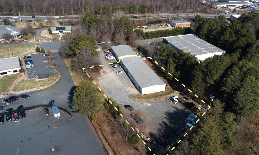 Primary Photo Of 105 Parr Dr, Huntersville Warehouse For Lease
