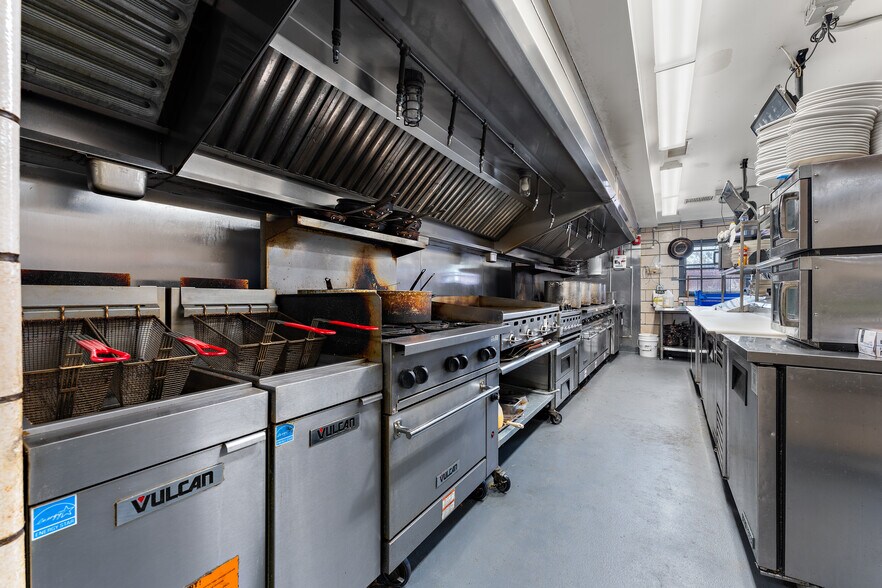 More Photos Of 4305 Portage St NW, Canton Restaurant For Sale