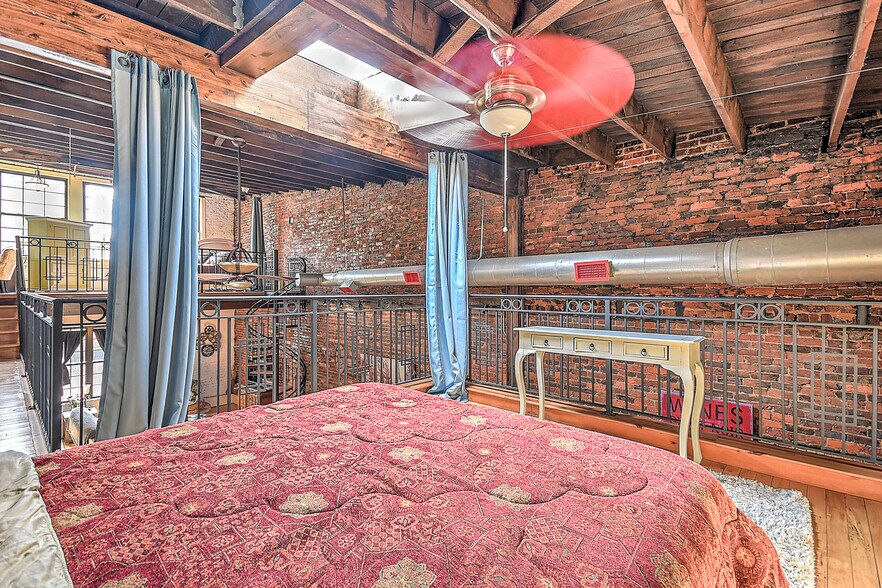 More Photos Of 529 State St, Bristol Storefront Retail Office For Sale