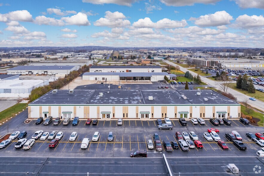 More Photos Of 2905-2925 S 160th St, New Berlin Industrial For Sale