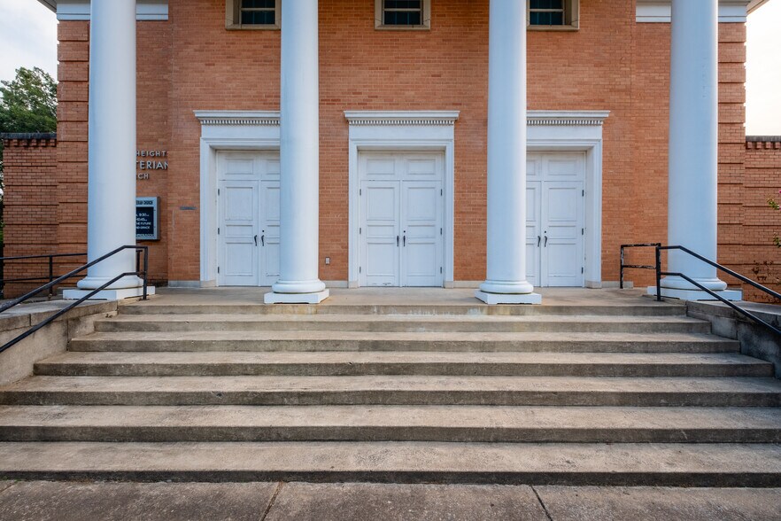 More Photos Of 4401 Woodlawn Dr, Little Rock Religious Facility For Sale