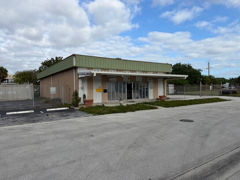 Primary Photo Of 5511 NW 22nd Ave, Fort Lauderdale Showroom For Lease