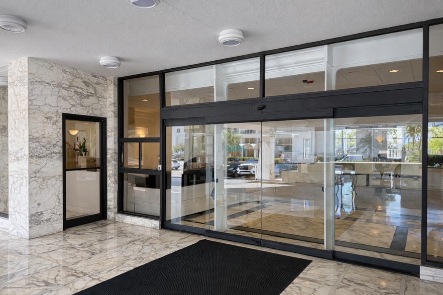 More Photos Of 5700 Collins Ave, Miami Beach Apartments For Sale