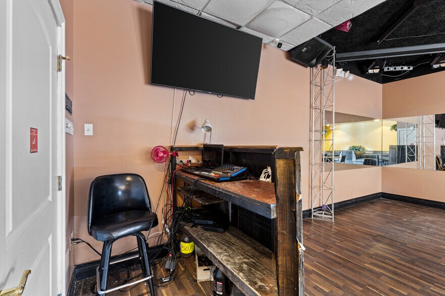 More Photos Of 2109 Pennsylvania Ave, Weirton Restaurant For Sale