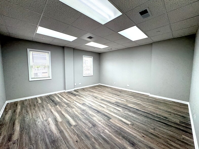 More Photos Of 9856 Derby Ln, Westchester Warehouse For Lease