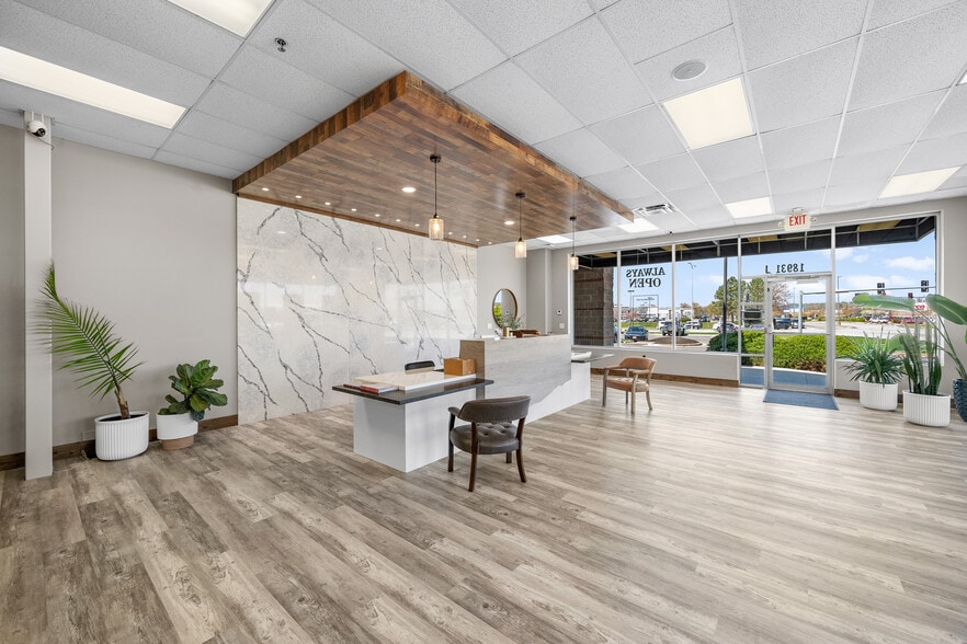 More Photos Of 18931 E Valley View Pky, Independence Storefront Retail Office For Lease