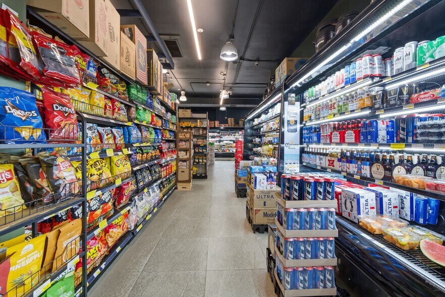 More Photos Of 14206 41st Ave, Flushing Supermarket For Lease