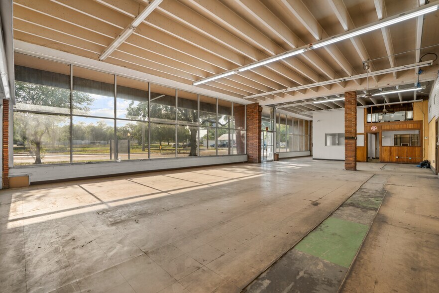 More Photos Of 1118 N Magnolia Ave, Ocala Warehouse For Sale
